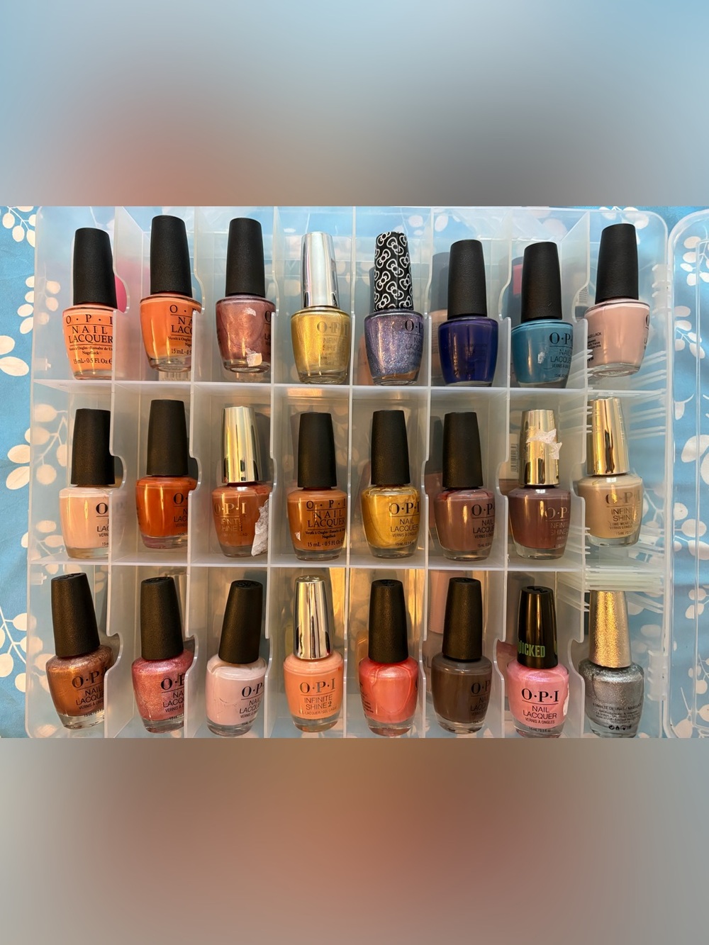 48 pcs.Nail polishes with case included